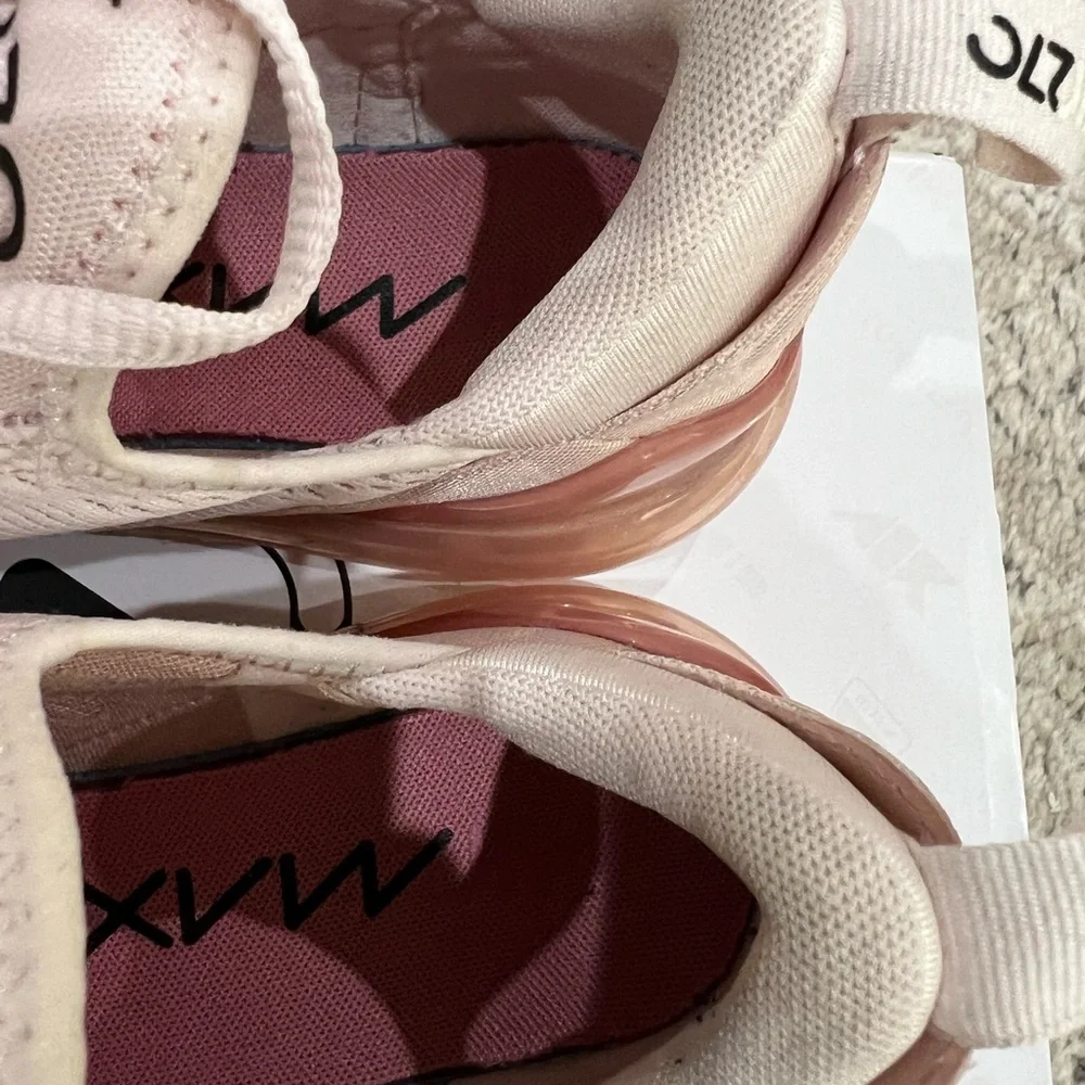 Nike Women’s Air Max 270 - Picture 5 of 7